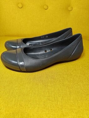 Crocs Patent Cap Toe Graphite Slip On Ballet Flats Shoes Women's Size 7